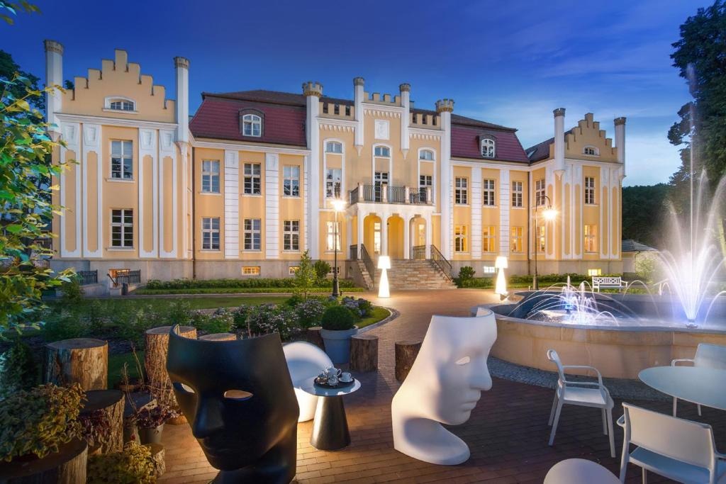 Quadrille Hotel
